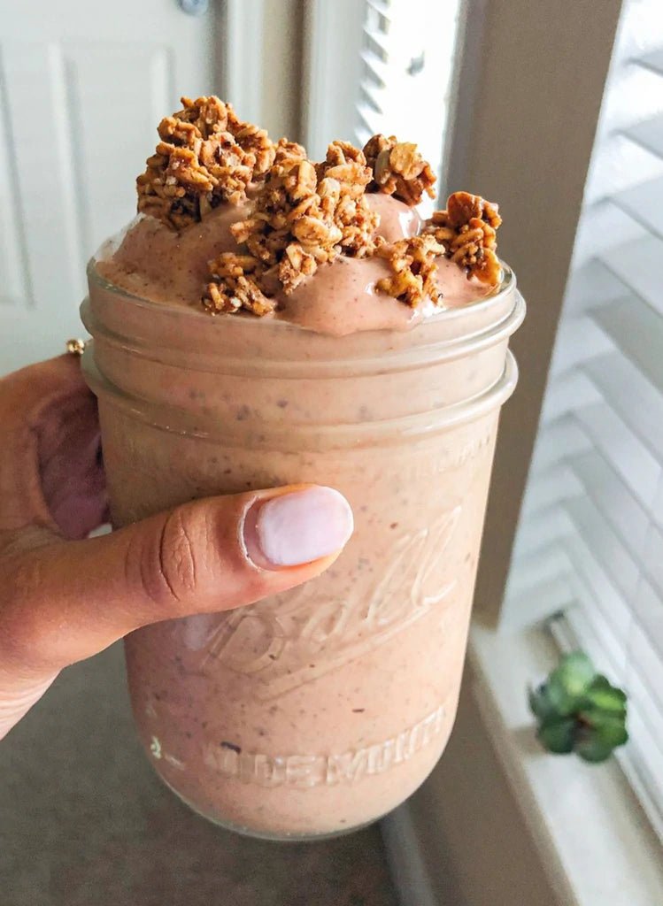 BANANA ALMOND PROTEIN SMOOTHIE